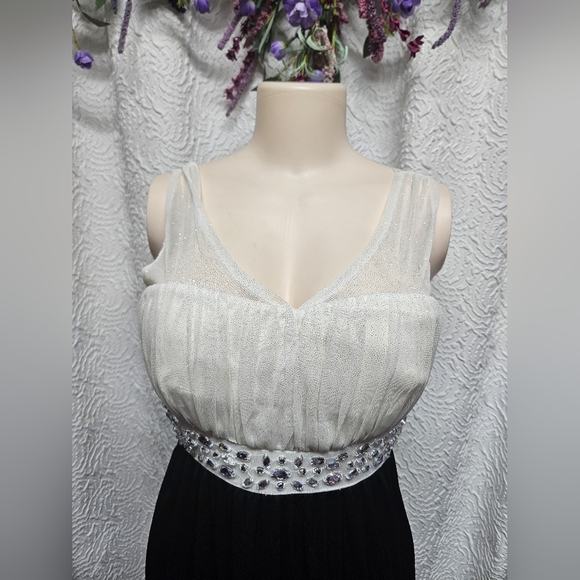 Enfocus Studio Cream and White Strapless Gown with Embellished Ruched Design - Picture 4 of 7